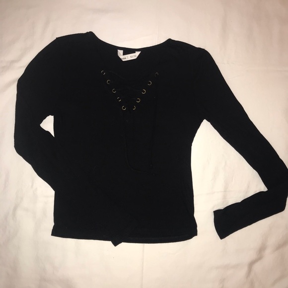 🌼3/$30 Lace-Up Long Sleeve - Picture 2 of 3